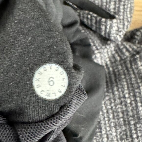 Lululemon Run Briskly 1/2 Zip Pullover Top Size 6 Coco Pique Black White TP-3330 - Picture 8 of 8